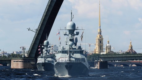 Peskov : le défilé naval de Saint-Pétersbourg annulé pour des raisons de sécurité « qui priment sur tout le reste »