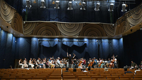 «Peu de salles de ce type existent dans le monde» : l’orchestre du Mariinsky en répétition dans le futur centre de concerts en construction à Sirius