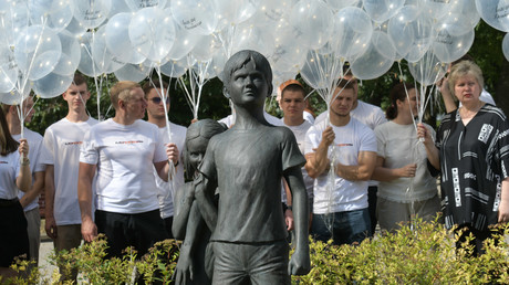Entre commémorations et deuil : Donetsk rend hommage à ses enfants tués