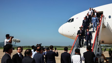 Premier vol direct Moscou–Pyongyang : réception officielle en Corée du Nord