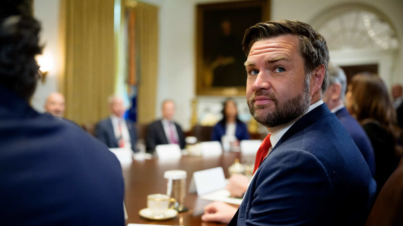 J.D Vance se dit « obsédé par les OVNI » et promet d’enquêter sur le sujet
