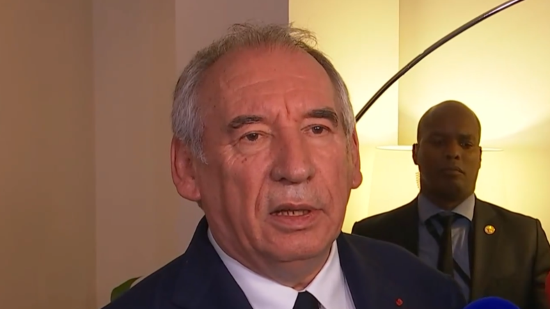 François Bayrou se lance sur YouTube pour défendre son budget 2026