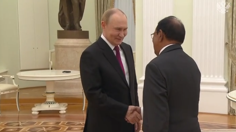 Poutine reçoit au Kremlin le conseiller à la sécurité du Premier ministre indien