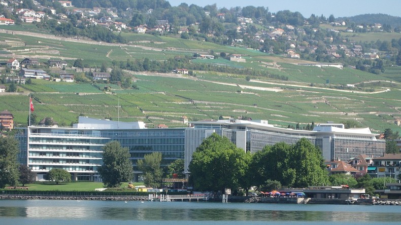 Contrex et Hépar : une contamination massive par les microplastiques révélée