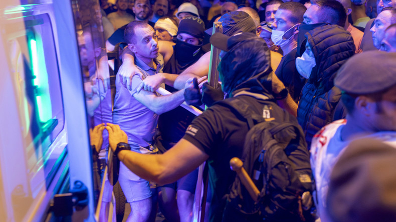 Manifestations anti-gouvernementales en Serbie : 42 policiers blessés