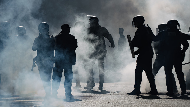 «Barricade-toi bien dans ta préfecture» : un ex-collaborateur LFI appelle à envahir les préfectures et invective Laurent Nuñez