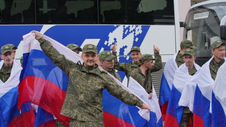 146 militaires russes rapatriés de la captivité ukrainienne lors d’un nouvel échange de prisonniers de guerre