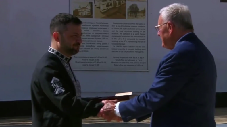 Zelensky a remis une récompense à Keith Kellogg... exactement comme Poutine l'avait fait pour Steve Witkoff