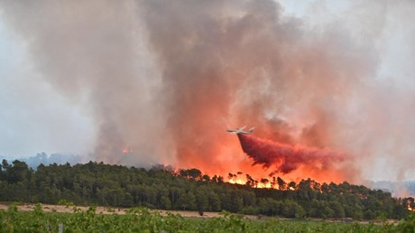 Incendie dans l’Aude : 16 000 hectares ravagés, un mort et des habitations détruites
