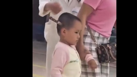 Chine : une fillette de trois ans survit à un couteau planté dans le crâne