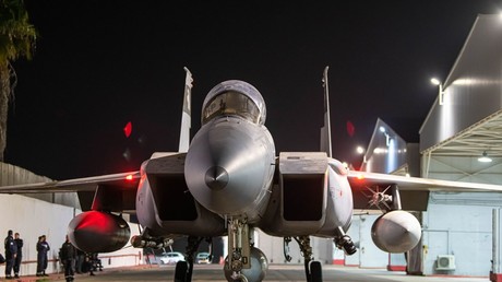 Après un missile houthi, Israël bombarde Sanaa