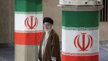 Khamenei accuse les États-Unis de vouloir soumettre l’Iran et appelle à l’unité