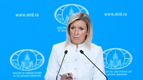 Zakharova : la question des activités des laboratoires biologiques en Ukraine suscite l'intérêt aux États-Unis