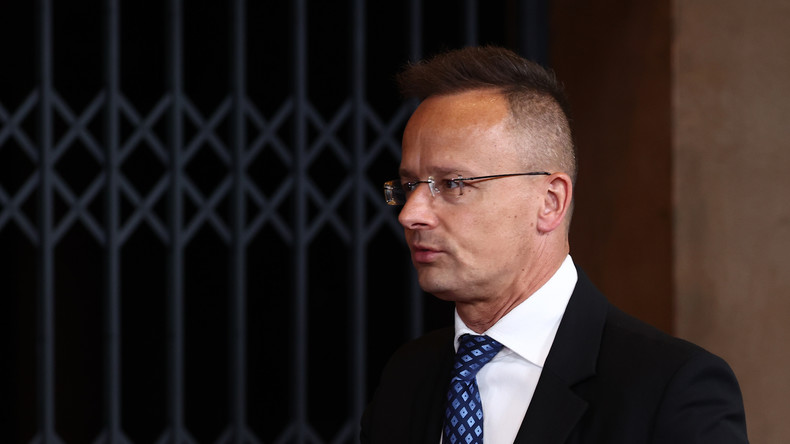 Peter Szijjarto dénonce l’hypocrisie de l’Union européenne sur les achats de pétrole russe