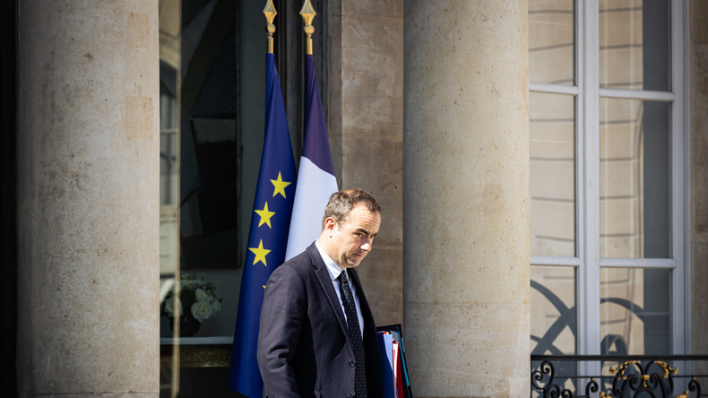 Sébastien Lecornu entame ses premiers déplacements dans un climat d'instabilité politique