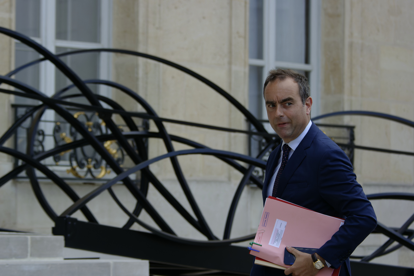 Loin des caméras, Sébastien Lecornu poursuit ses consultations et ...