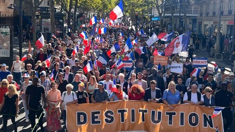 «Il faut qu’il redescende sur terre» : nouveaux rassemblements des Patriotes à Paris et en province contre la politique de Macron