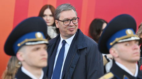 Serbie : Vucic remercie le renseignement russe de son avertissement sur la préparation d’un «Maïdan serbe»
