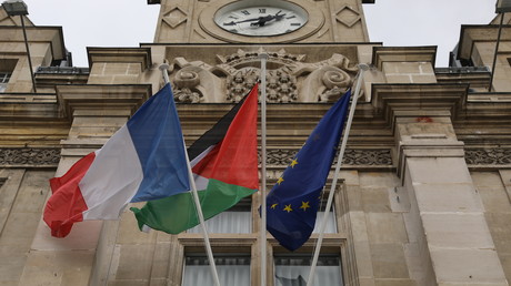 Drapeaux palestiniens sur les mairies : que dit la loi sur la neutralité du service public ?