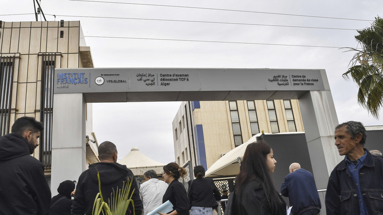 Sondage : 76 % des Français pour la suspension des visas aux Algériens