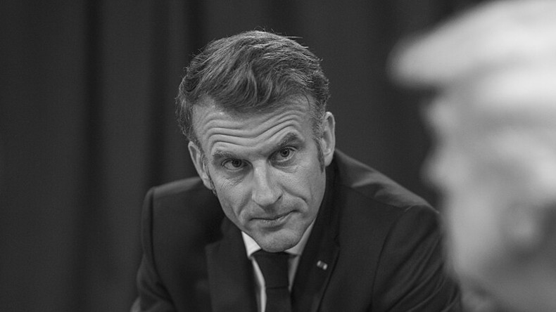 Crise politique : les appels au départ d’Emmanuel Macron se multiplient