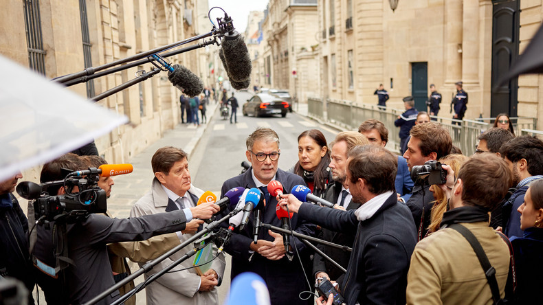 Le PS pousse à une cohabitation avec Macron face à l’impasse politique