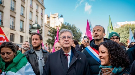 Les Insoumis exigent la démission de Macron après la chute de Lecornu