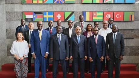 Le président du Groupe de la Banque africaine de développement, Sidi Ould Tah, en marge d’une réunion avec les dirigeants des institutions régionales de garantie au siège de la Banque à Abidjan