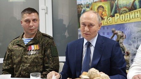 Poutine : les forces russes prêtes à cesser le feu dans les zones d’encerclement pour accueillir les journalistes