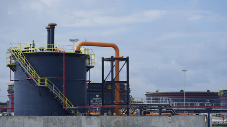 Nigeria : le gouvernement impose une taxe de 15 % sur l’essence et le diesel pour soutenir le raffinage local