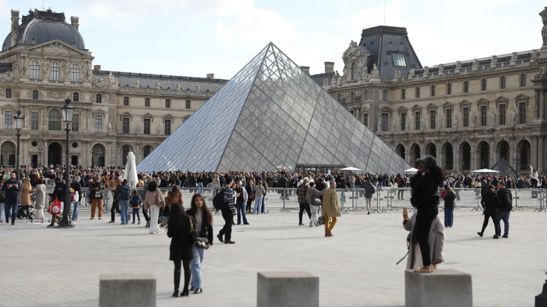 Cambriolage au Louvre : un des suspects a été remis en liberté sans poursuites