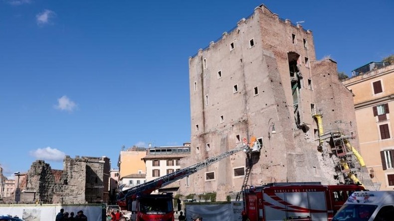 «L’Italie s’effondrera» : Zakharova lie la chute d’un monument à l’aide italienne à Kiev