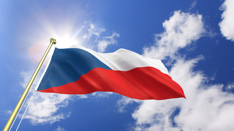 À Prague, le drapeau ukrainien retiré du Parlement, celui d’Israël demeure en place (VIDÉO)