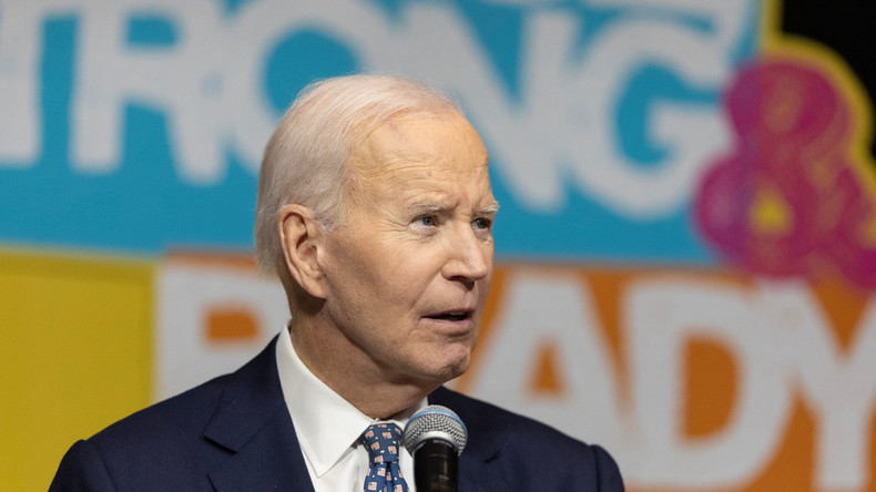 «Pas de rois en démocratie» : Biden s’en prend à Trump, Zakharova tourne ses propos en dérision