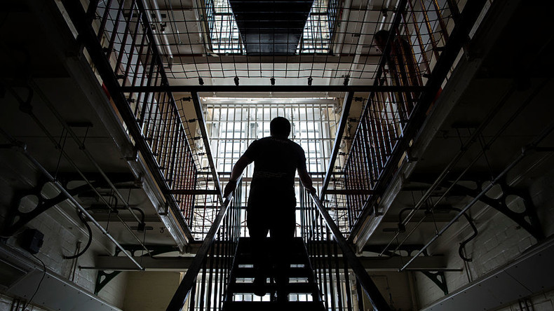 Royaume-Uni : au moins quatre prisonniers libérés par erreur toujours en fuite