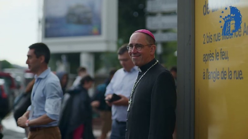 La France serre la vis à l’enseignement catholique : les évêques défendent leur «caractère propre»