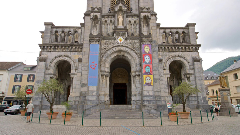 Vandalisme anticatholique à l'église du Sacré-Cœur de Lourdes