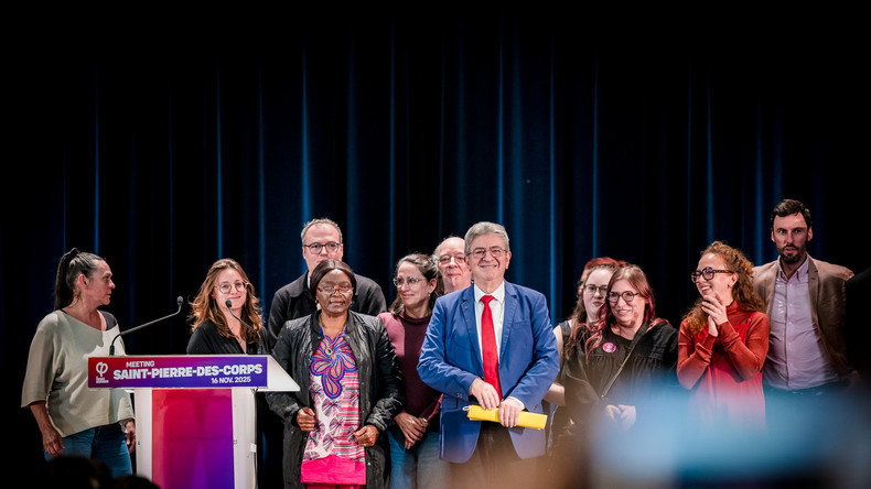 «Ça sera entre eux et nous» : Mélenchon lance sa campagne 2027 à Saint-Pierre-des-Corps