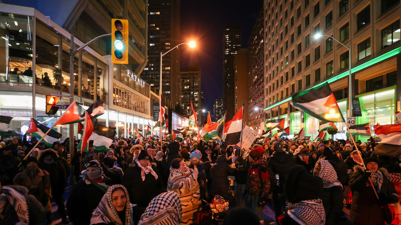 Le drapeau palestinien hissé à l’Hôtel de Ville de Toronto