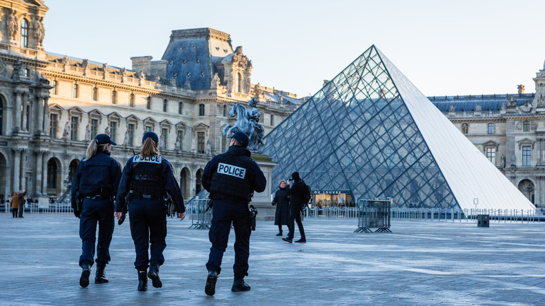 Cambriolage du Louvre : Laurence des Cars annonce la mise en place d'un poste de police «mobile»