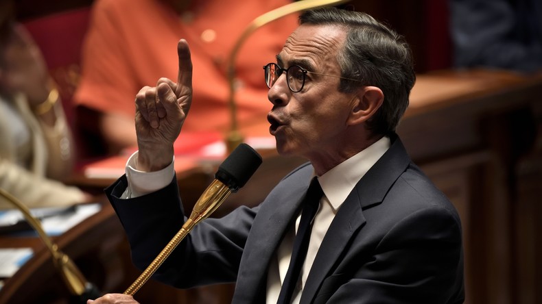 La droite ravive le débat sur le port du voile et le ramadan