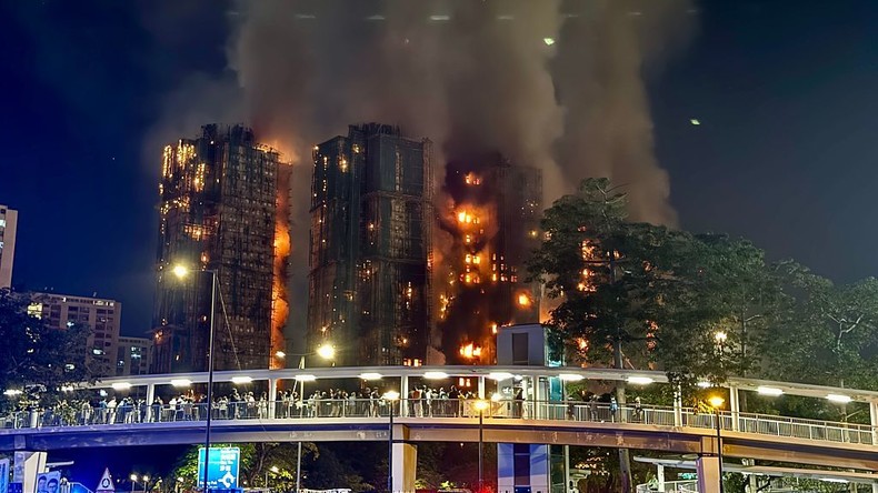 Le pire incendie à Hong Kong depuis des décennies : le bilan s'élève à 55 morts