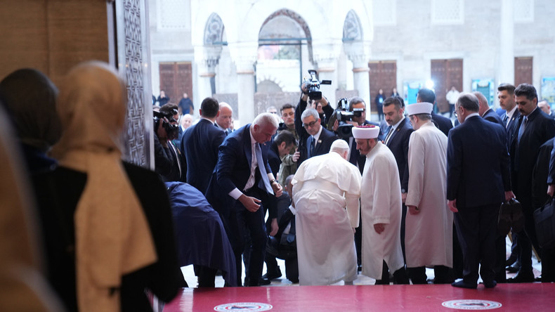Turquie : le pape Léon XIV visite la mosquée Bleue sans s'arrêter à Sainte-Sophie