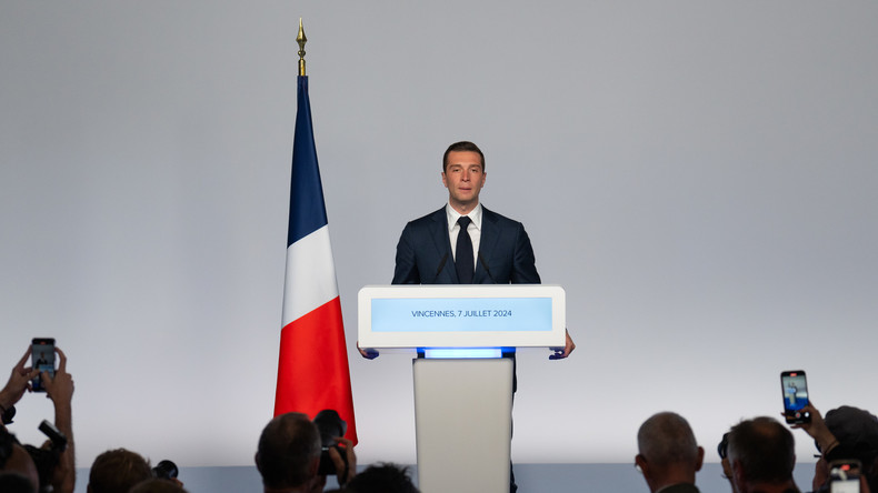 Œuf sur la tête : Bardella porte plainte après une agression en pleine séance de dédicaces