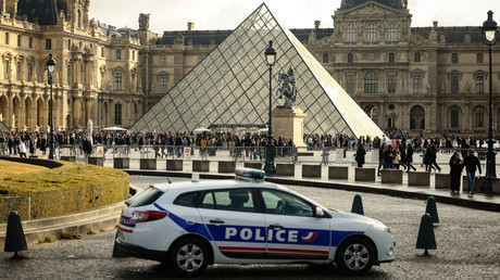 Cambriolage au Louvre : les voleurs ont tenté de vendre les bijoux volés via le darknet