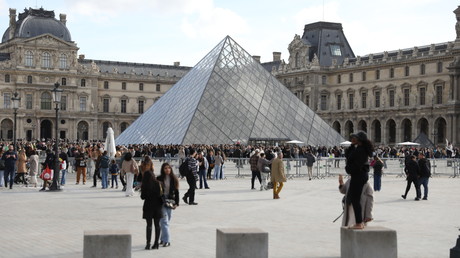 Cambriolage au Louvre : un des suspects a été remis en liberté sans poursuites