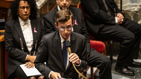 Le ministre de l'Éducation justifie la suppression de 4 000 postes d'enseignants