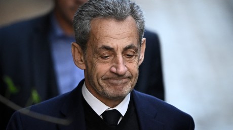 Libération de Nicolas Sarkozy : soulagement à droite, critiques à gauche