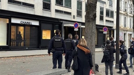 Braquage raté chez Chanel à Paris : quatre individus en fuite après avoir blessé un agent de sécurité