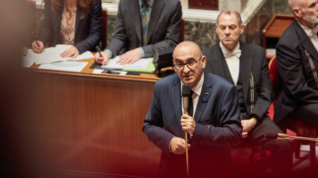 Radio Nova défend son humoriste face à la plainte de Laurent Nuñez